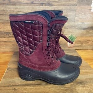 The North Face Thermoball winter snow boots women’s 6.5 garnet red